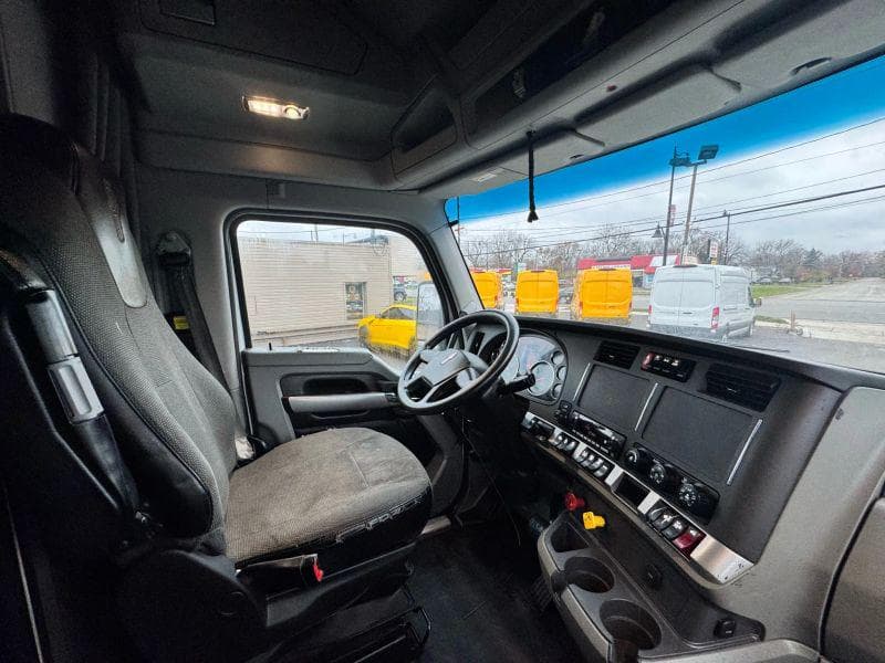 2021 Kenworth T600 image 14