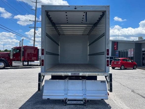 2025 Isuzu NRR image 13