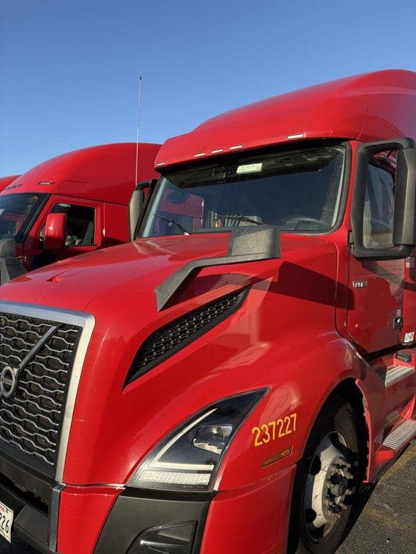 2023 Volvo VNL64T760 image 9