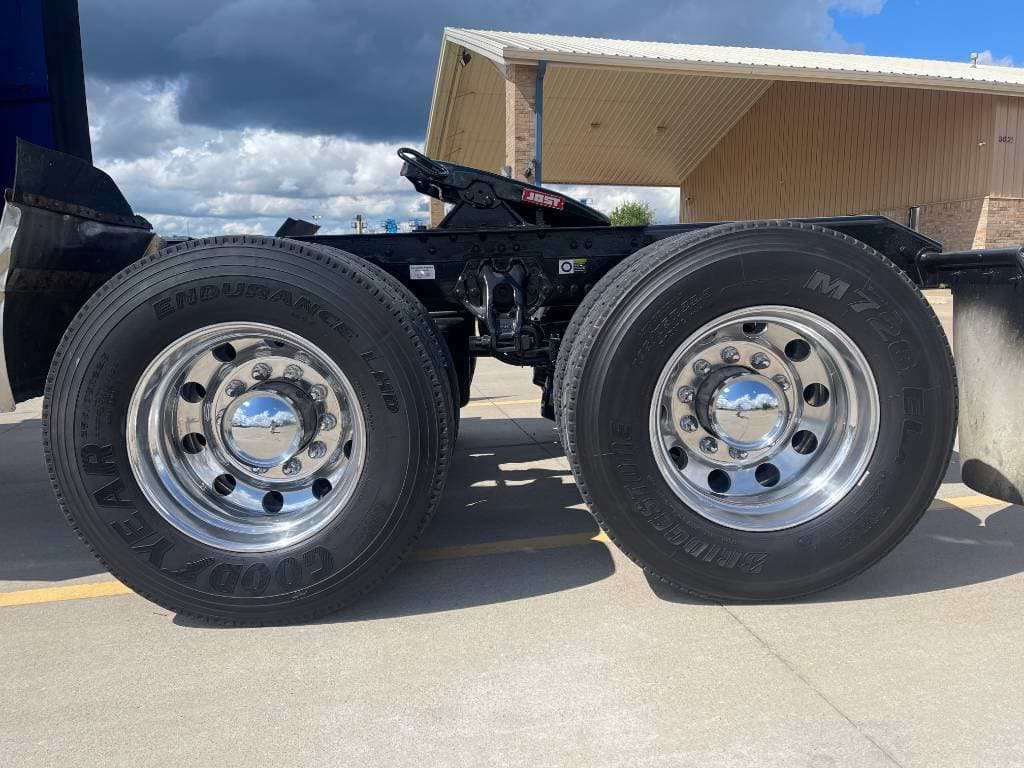 2021 Kenworth T680 image 6