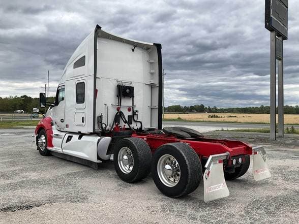 2021 Kenworth T680 image 2