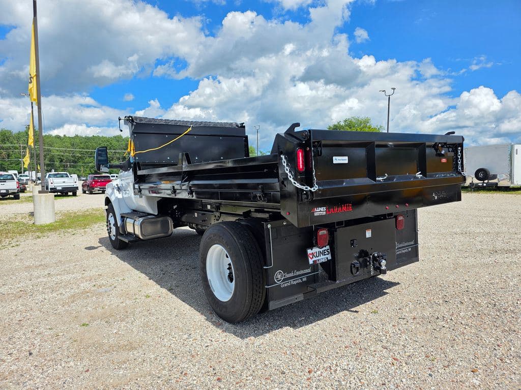 2027 Ford F-650SD Base image 5