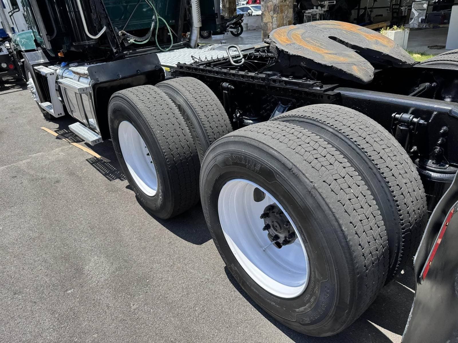 2020 Mack Anthem 64T Sleeper Semi Truck - MP8 415HP image 11