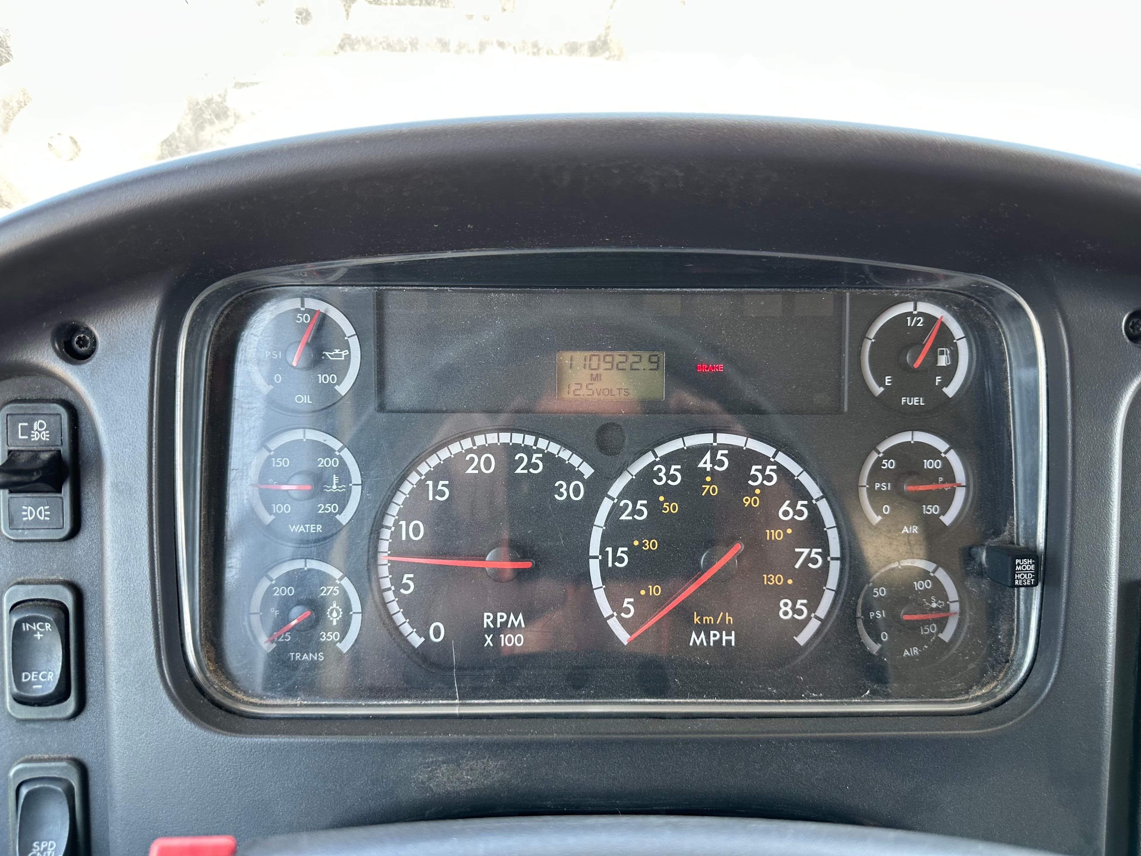 2010 Freightliner M2 image 4