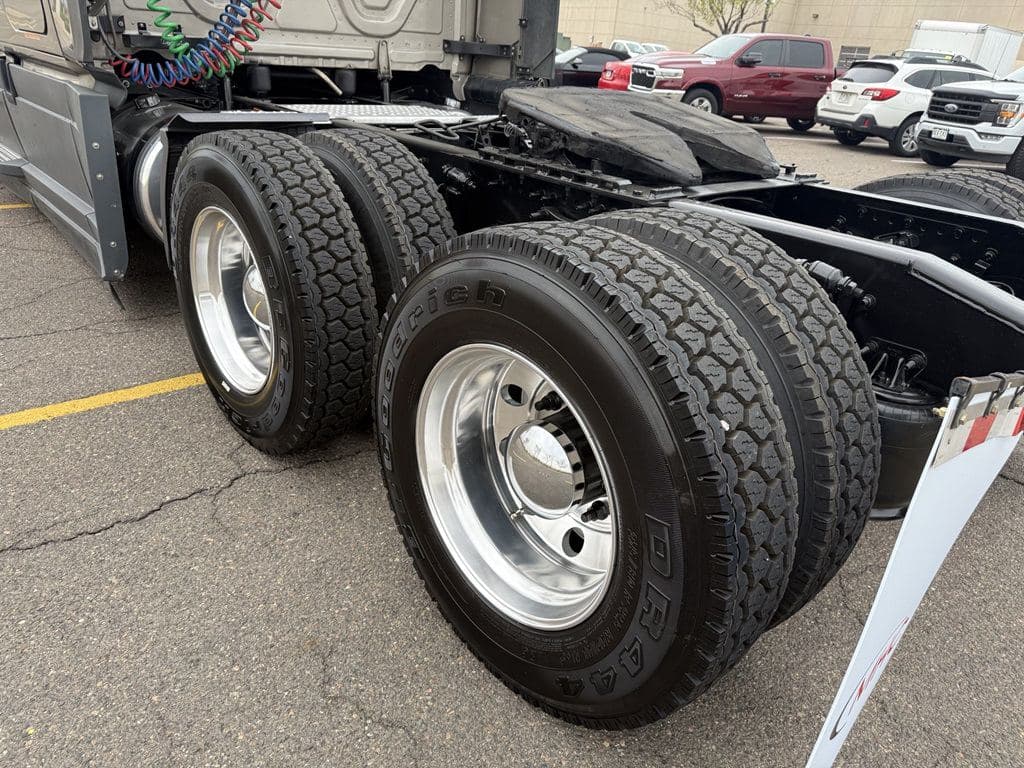 Used 2024 FREIGHTLINER PT126064ST image 11