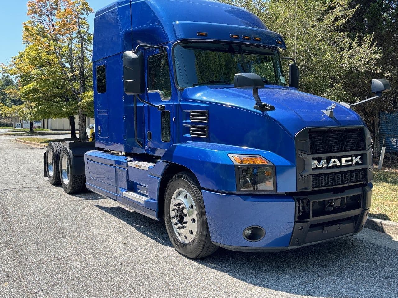 2019 Mack Anthem image 2