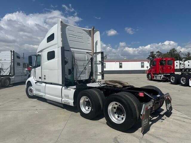 2020 Volvo VNL770 image 1