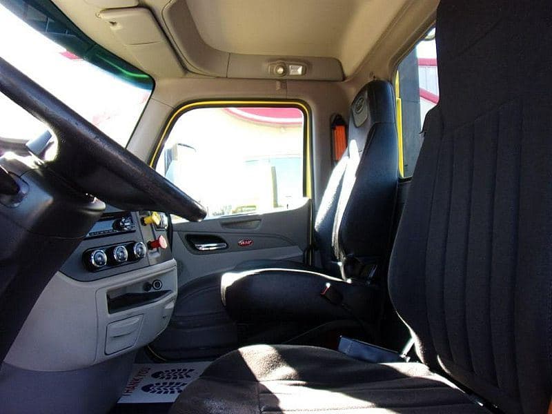 2021 Peterbilt 579 image 10