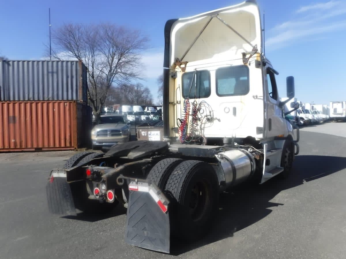Used 2019 FREIGHTLINER Conventional - Day Cab - CASCADIA 116 For Sale image 7