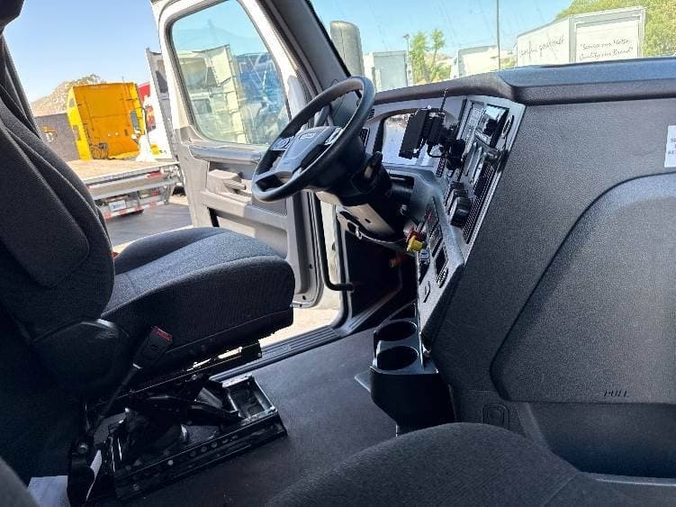 2023 Freightliner Cascadia 126 image 4