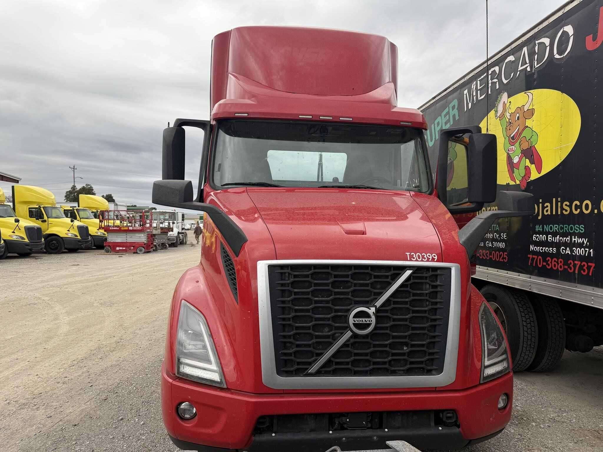 2022 Volvo VNR image 4