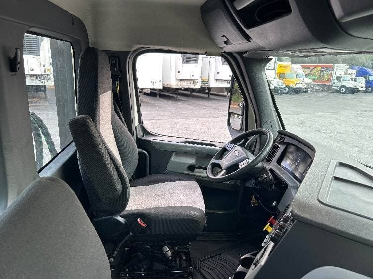 2018 Freightliner Cascadia image 6