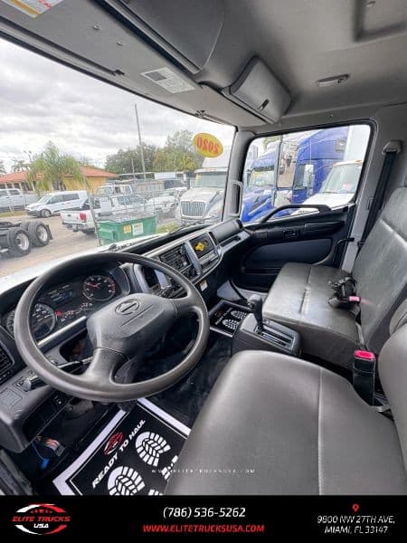 2020 Hino 268 image 12