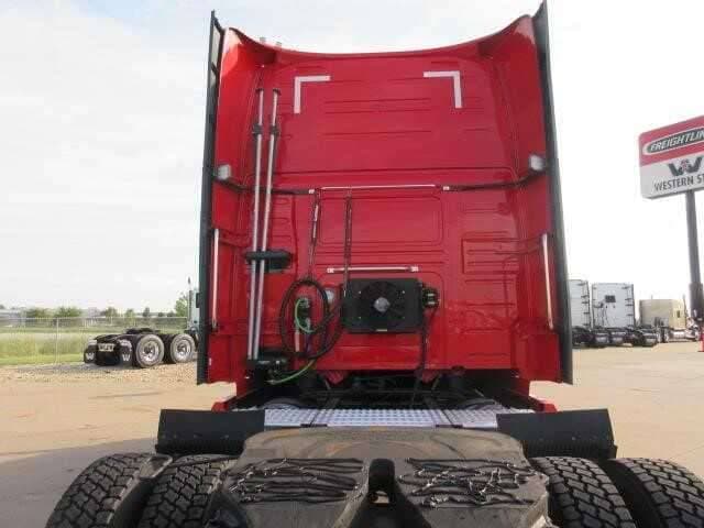 2022 Volvo VNL image 4