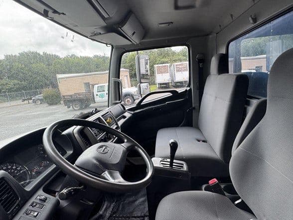2018 Hino 258 image 8