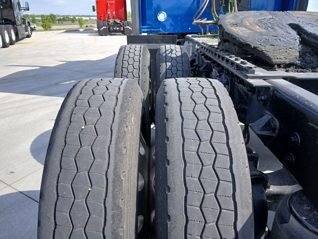 Used 2023 KENWORTH W900L image 12