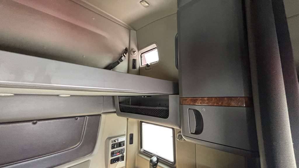 Used 2021 INTERNATIONAL LT625 image 26