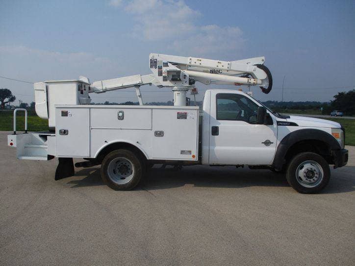 2016 Ford F-550 BUCKET TRUCK 4X4 image 6