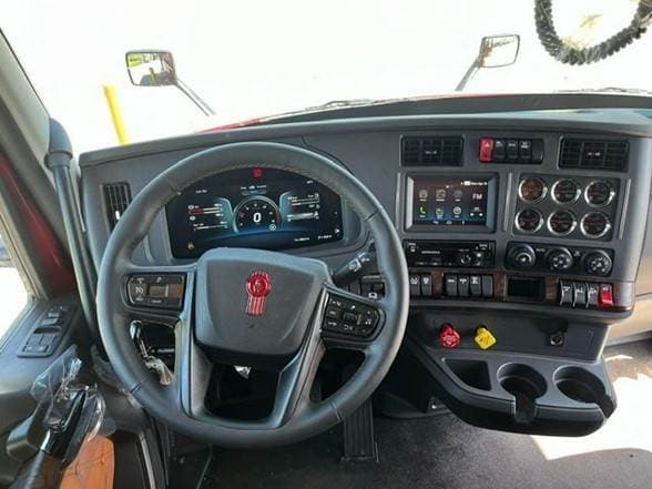2025 Kenworth T680 image 4