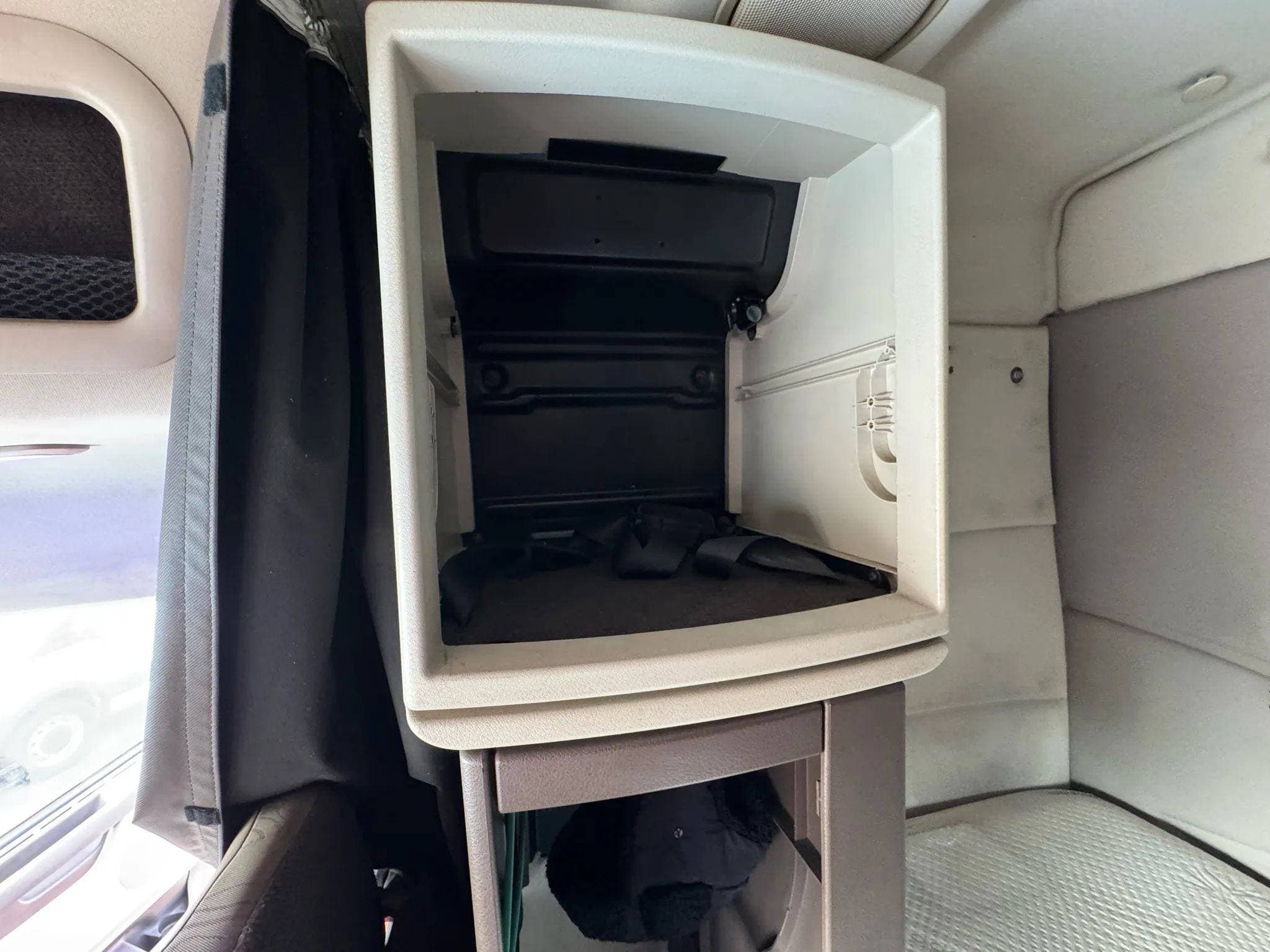 2012 Volvo VNL image 68