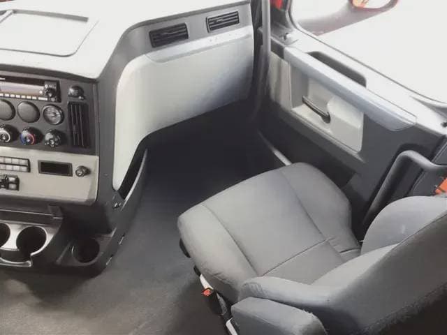 2022 Freightliner Cascadia image 9