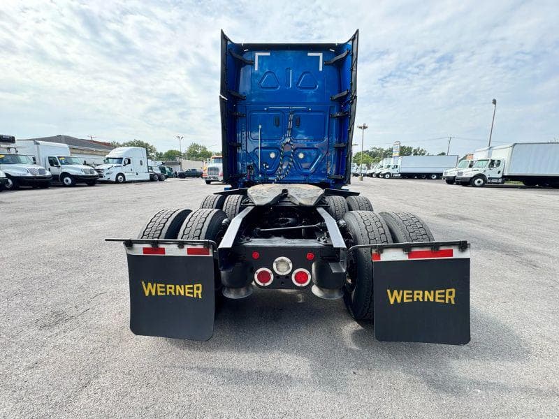 2021 Freightliner Cascadia image 9