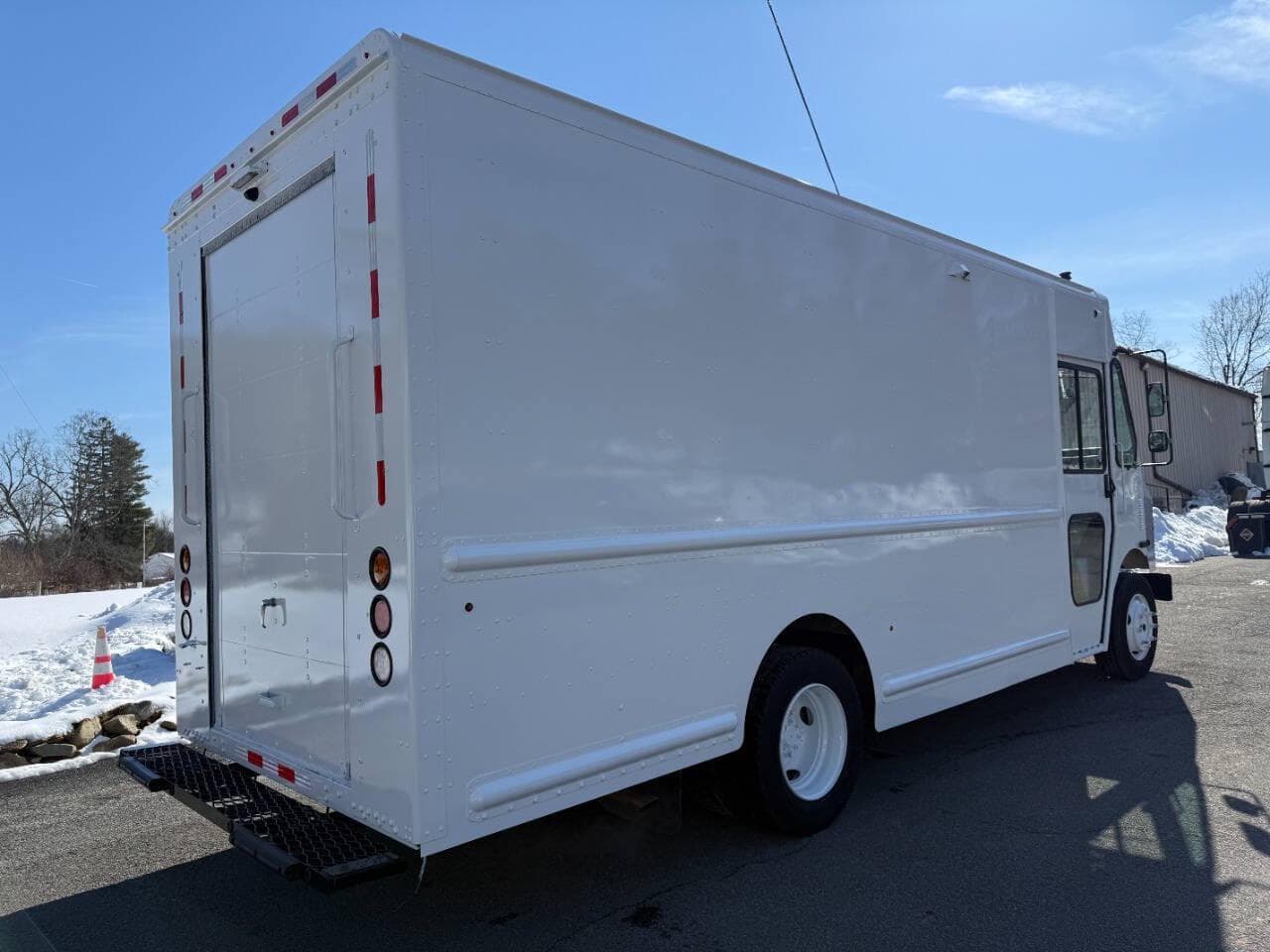 2020 Freightliner MT45 image 10