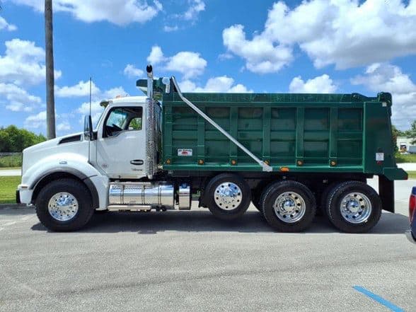 2025 Kenworth T880 image 4