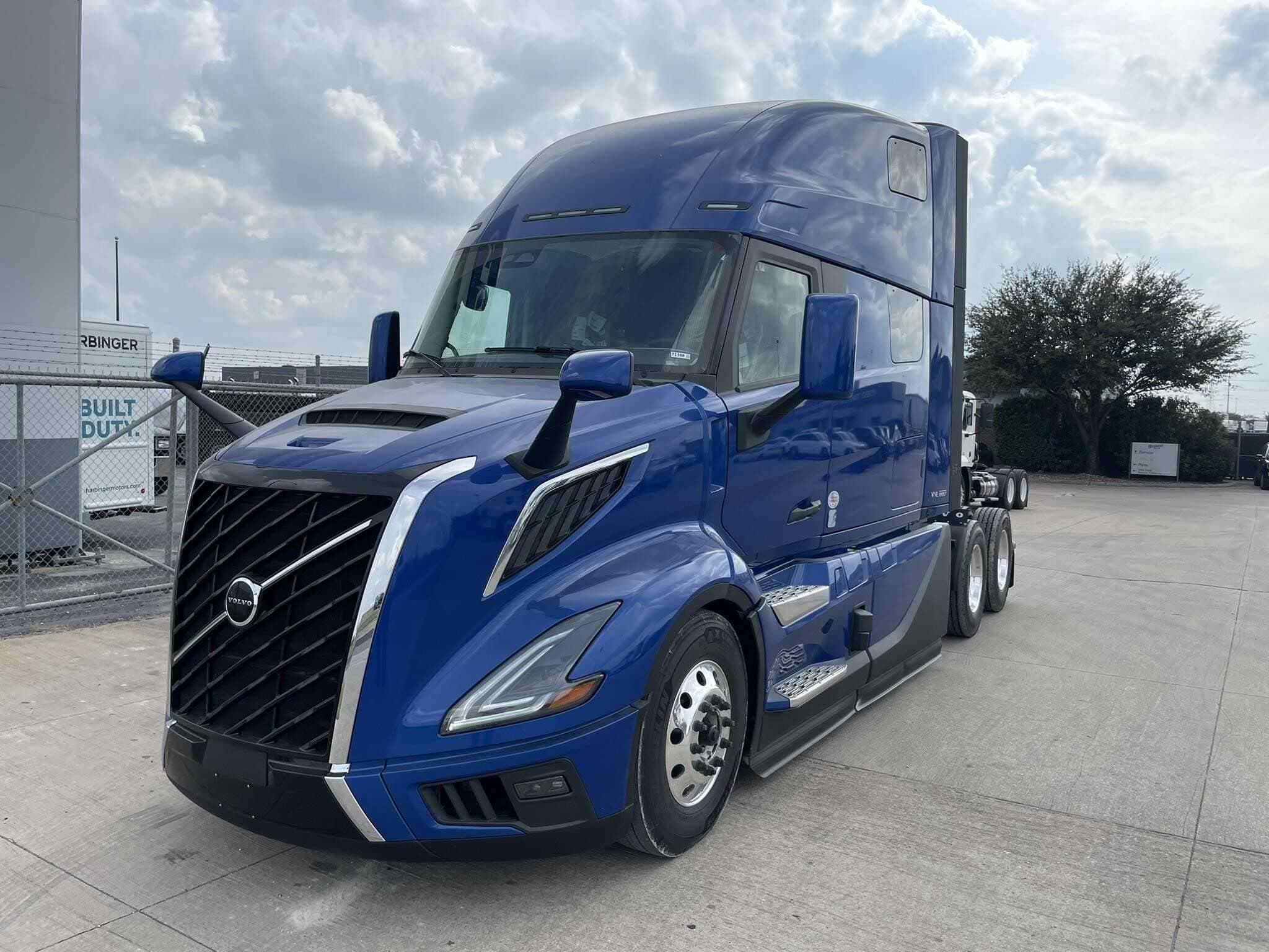 2026 Volvo NEW VNL image 2