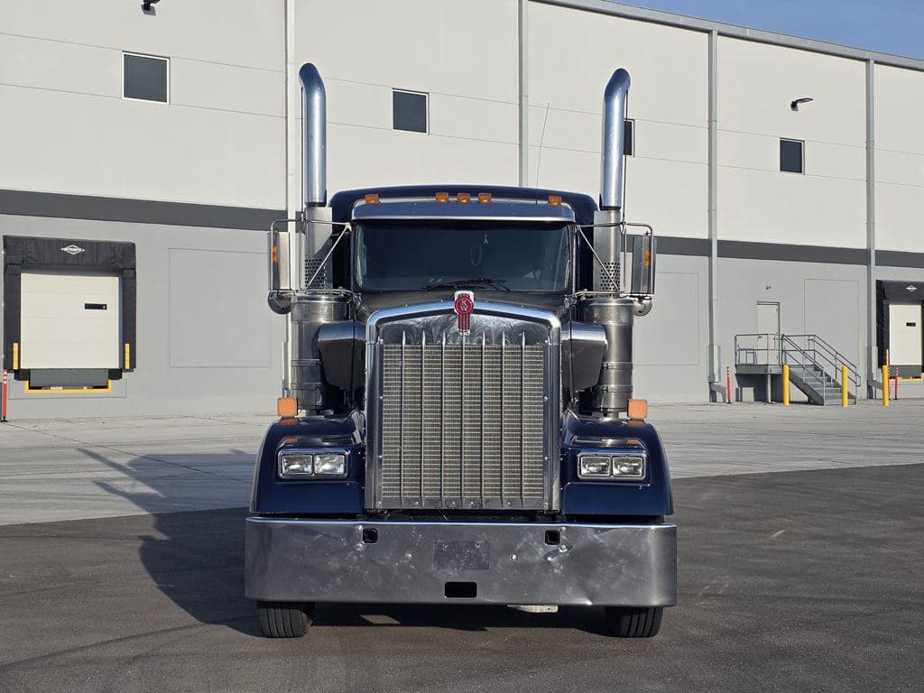 Used 2023 KENWORTH W900L image 5
