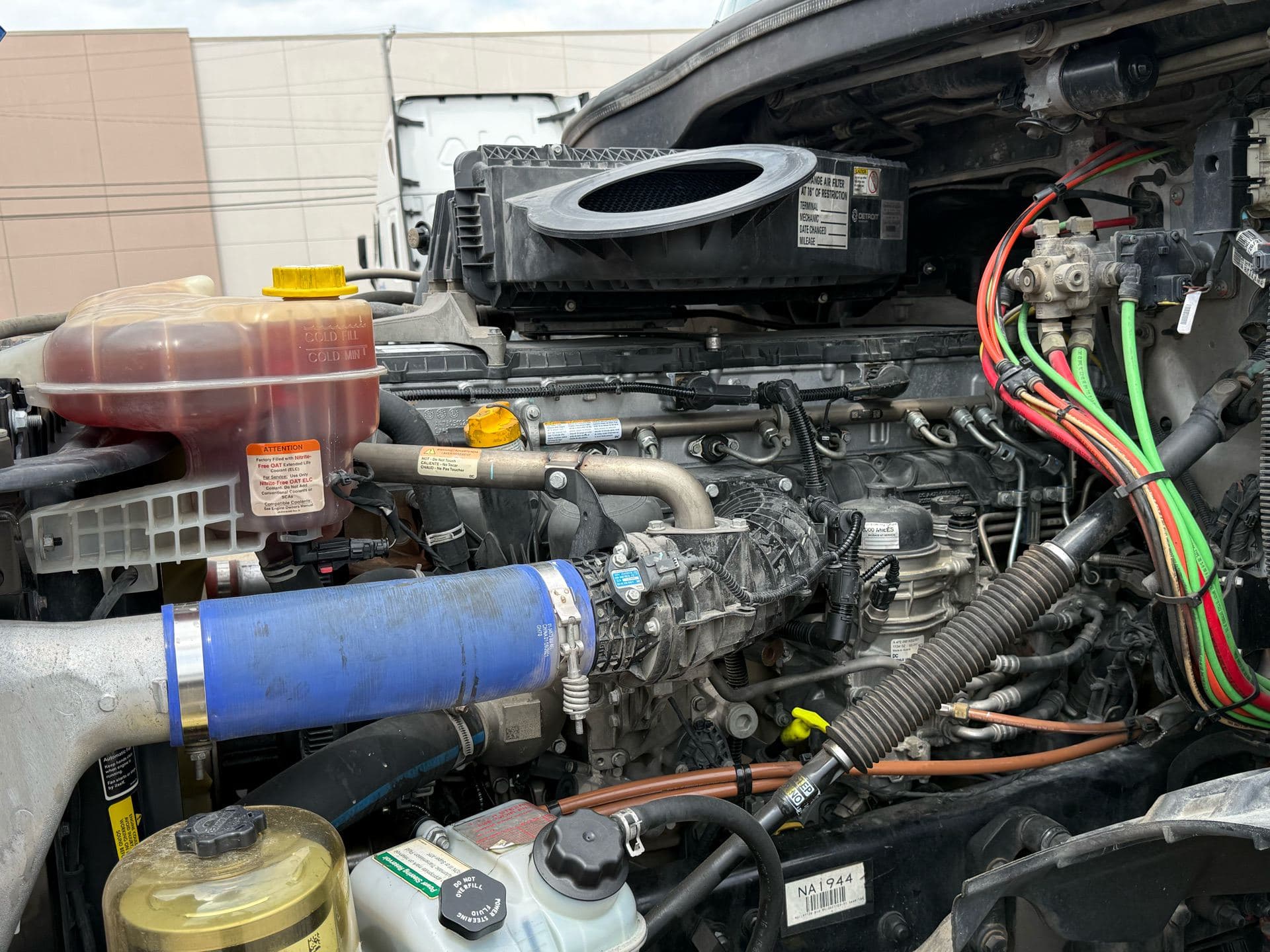 2022 Freightliner - 419k - 18k Hours - 455 HP image 11