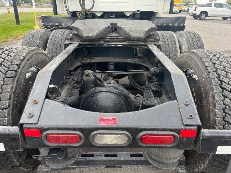 2022 Volvo VNL image 5