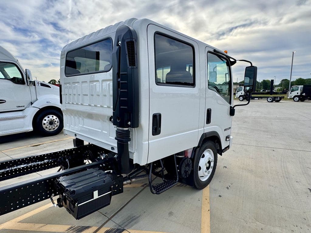 New 2027 ISUZU NPR-HD image 10