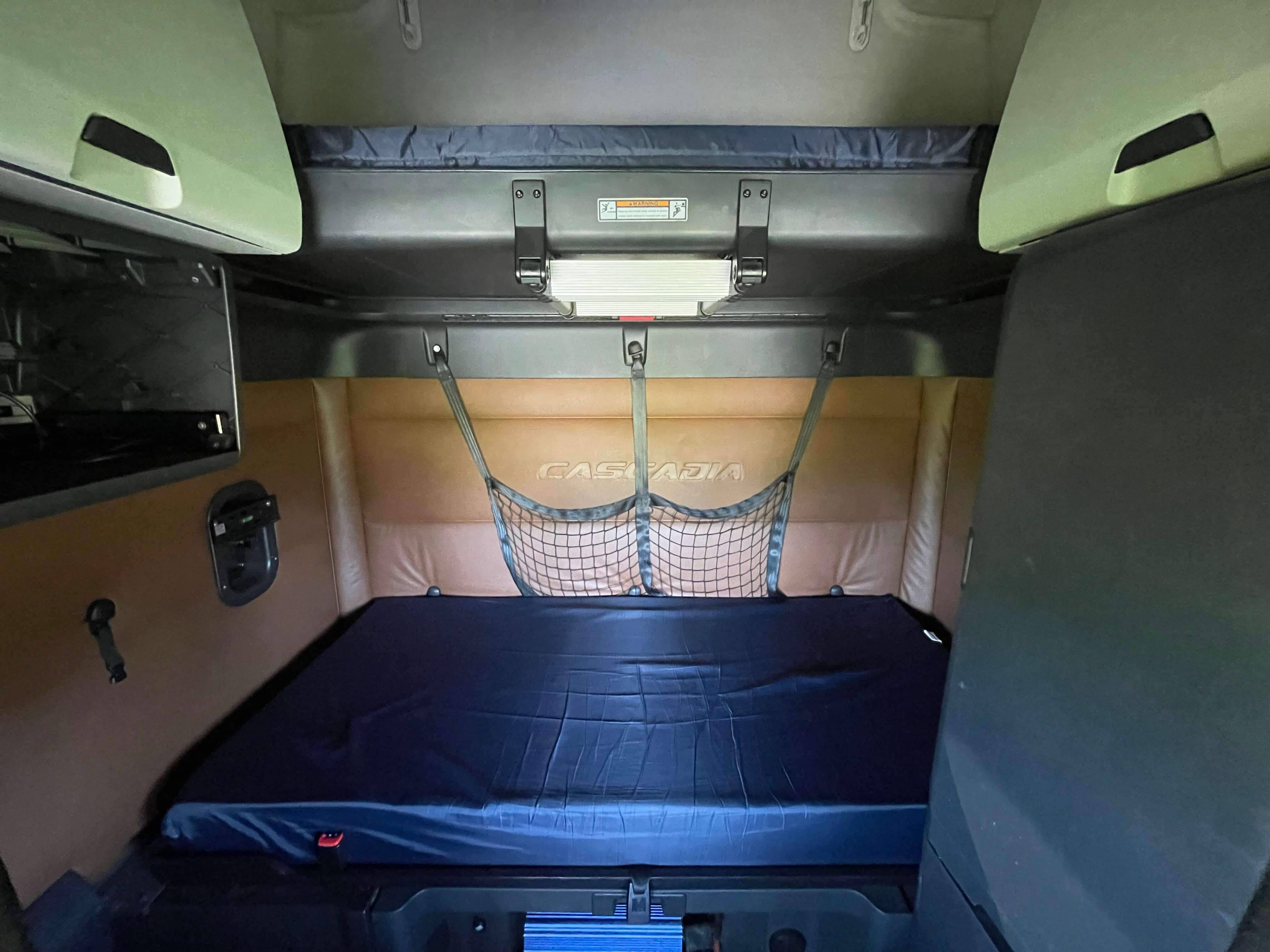 2021 Freightliner Cascadia 126 image 16