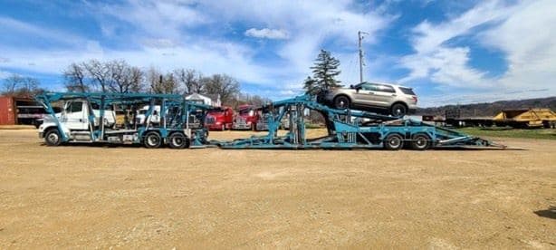 2001 FREIGHTLINER FL112 image 1