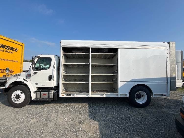 2021 Freightliner M2 image 9