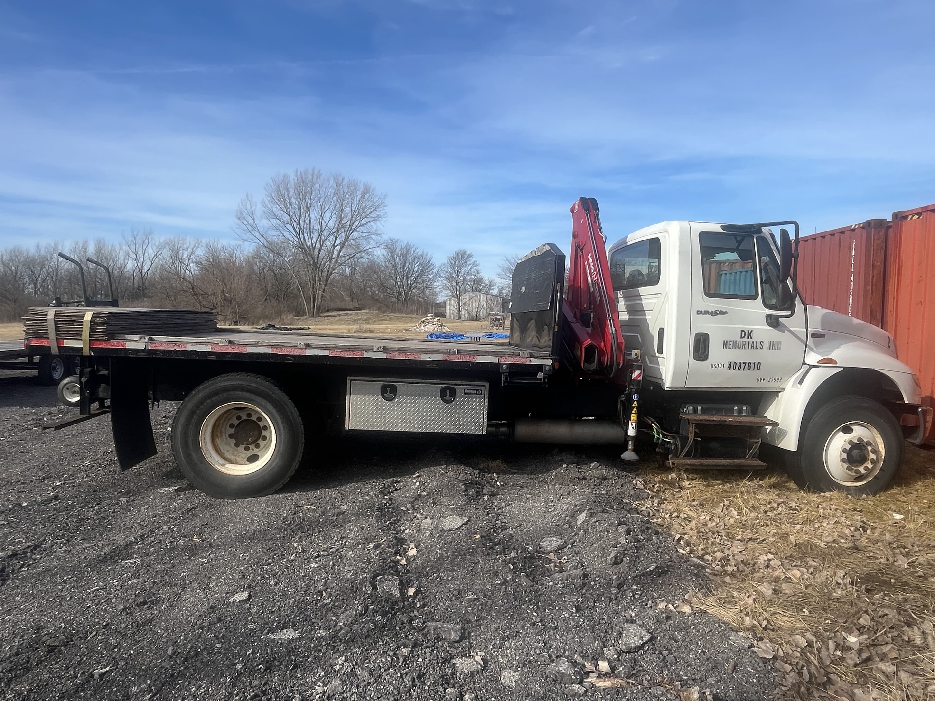 2014 International 4300 Knuckleboom Mounted Crane image 3