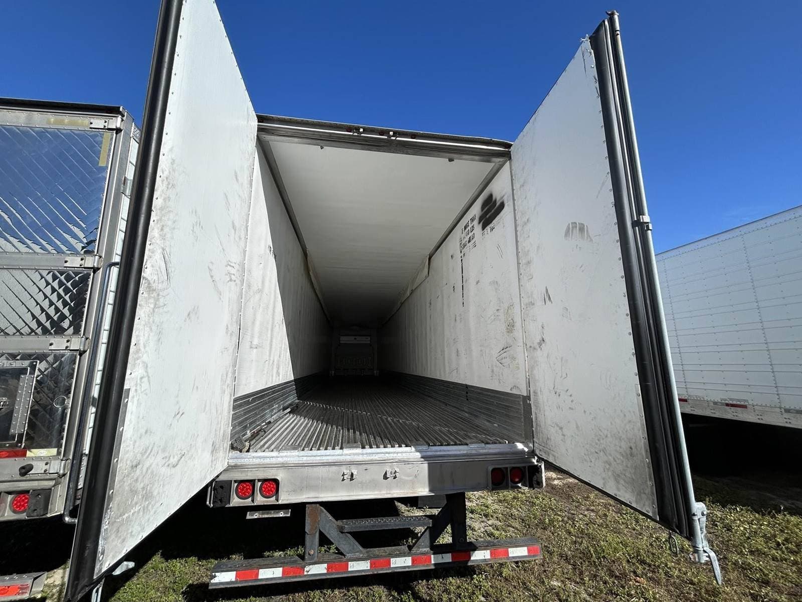 2020 Utility 3000R image 8