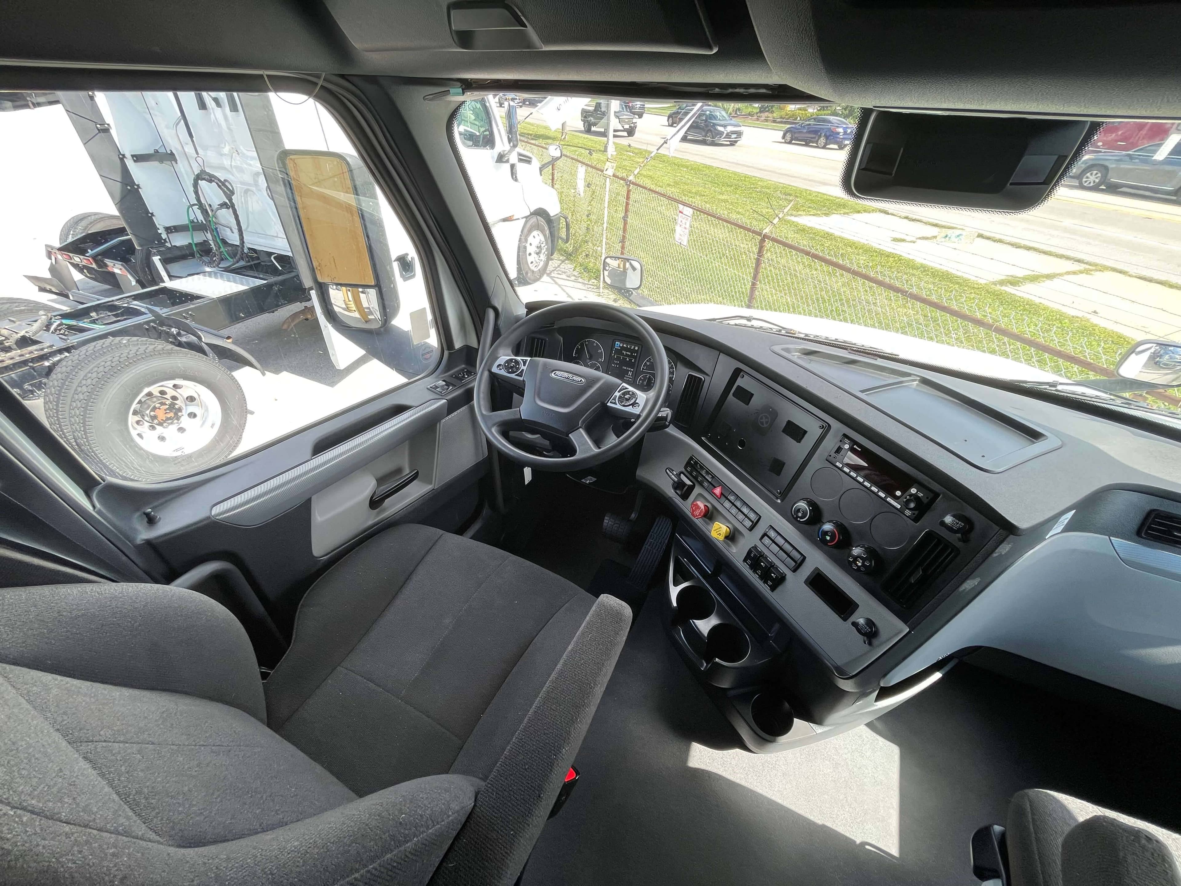 2022 Freightliner Cascadia 126 image 16