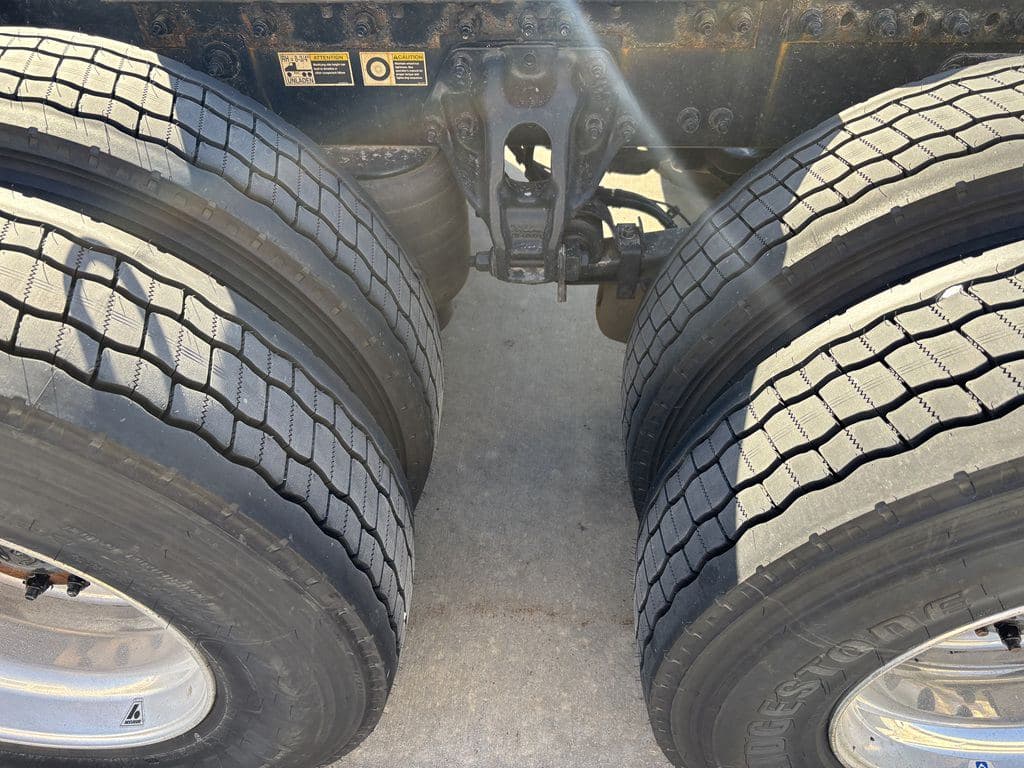 Used 2024 PETERBILT 579 image 24