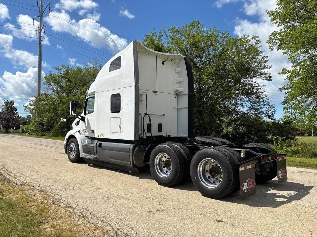 2021 Peterbilt 579 image 4