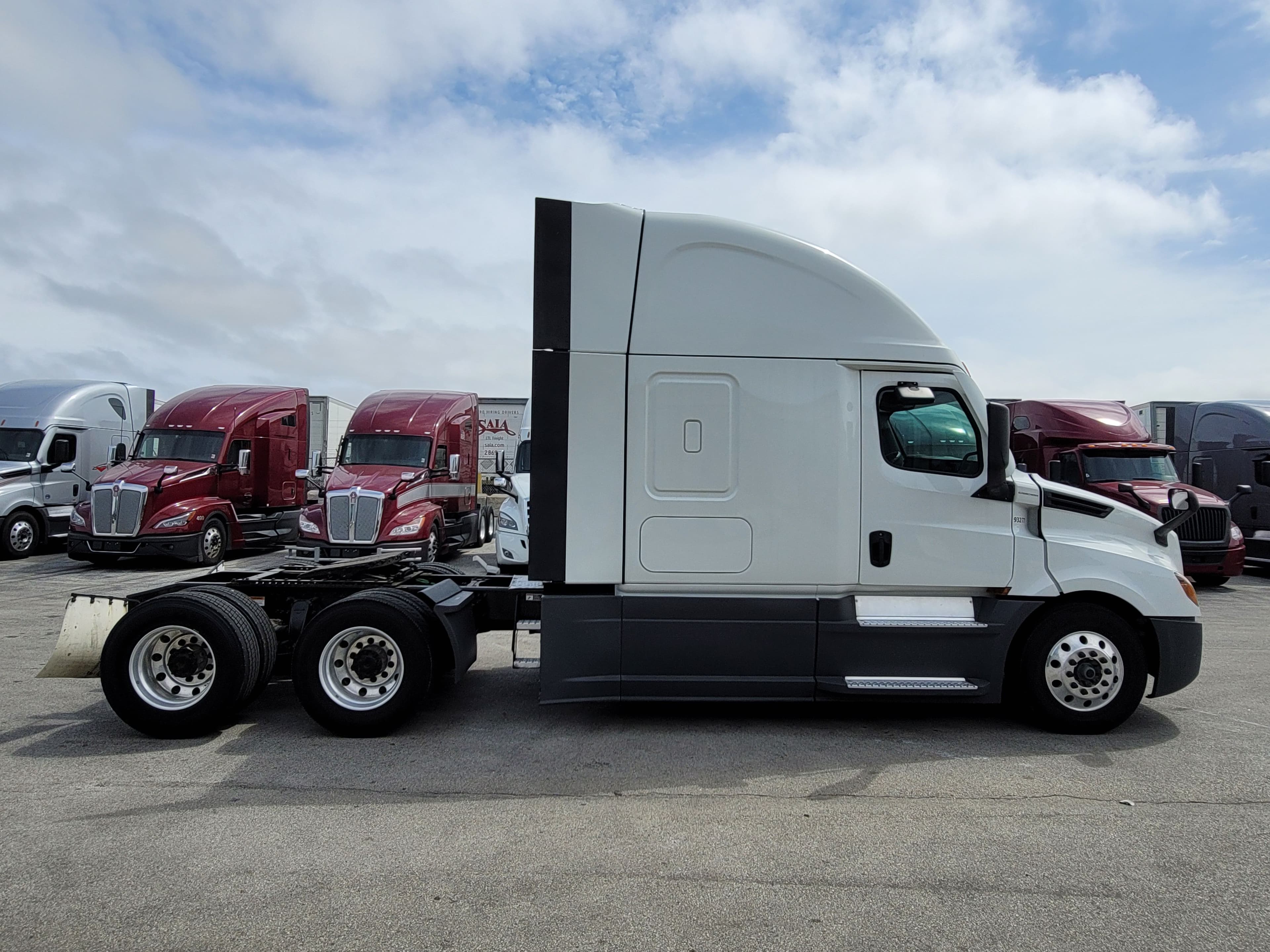 2023 Freightliner Cascadia 126 image 4