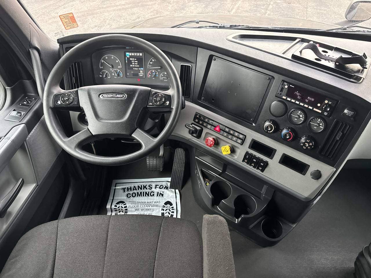 2022 Freightliner Cascadia image 12