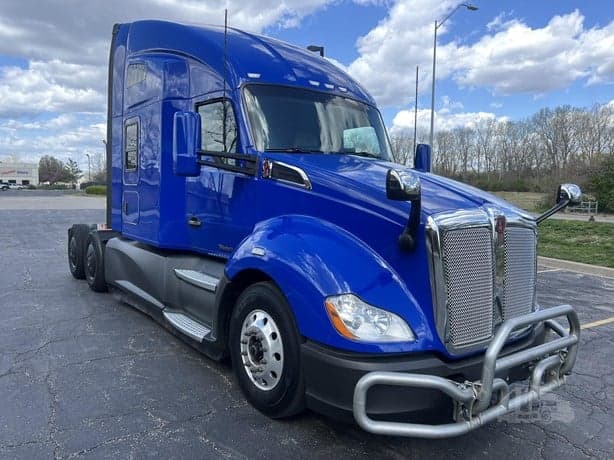 2021 Kenworth T680 image 1