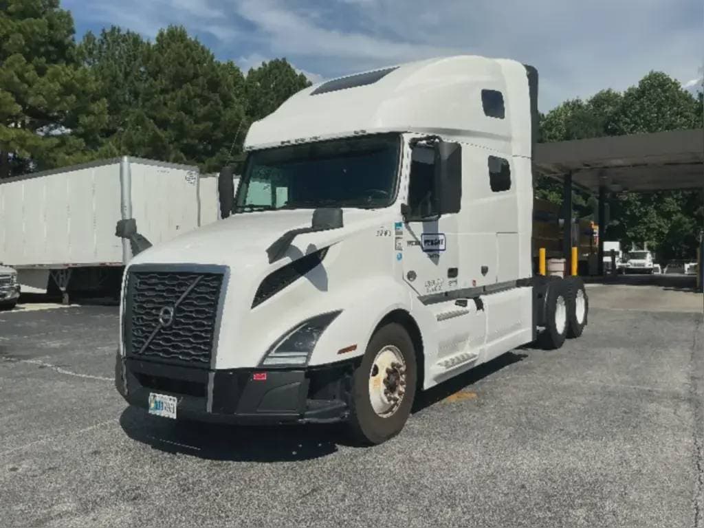 2022 Volvo VNL image 2