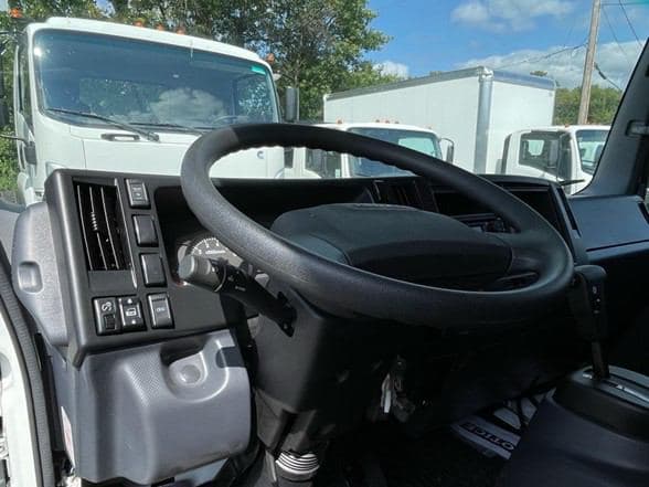 2024 Isuzu NRR image 12