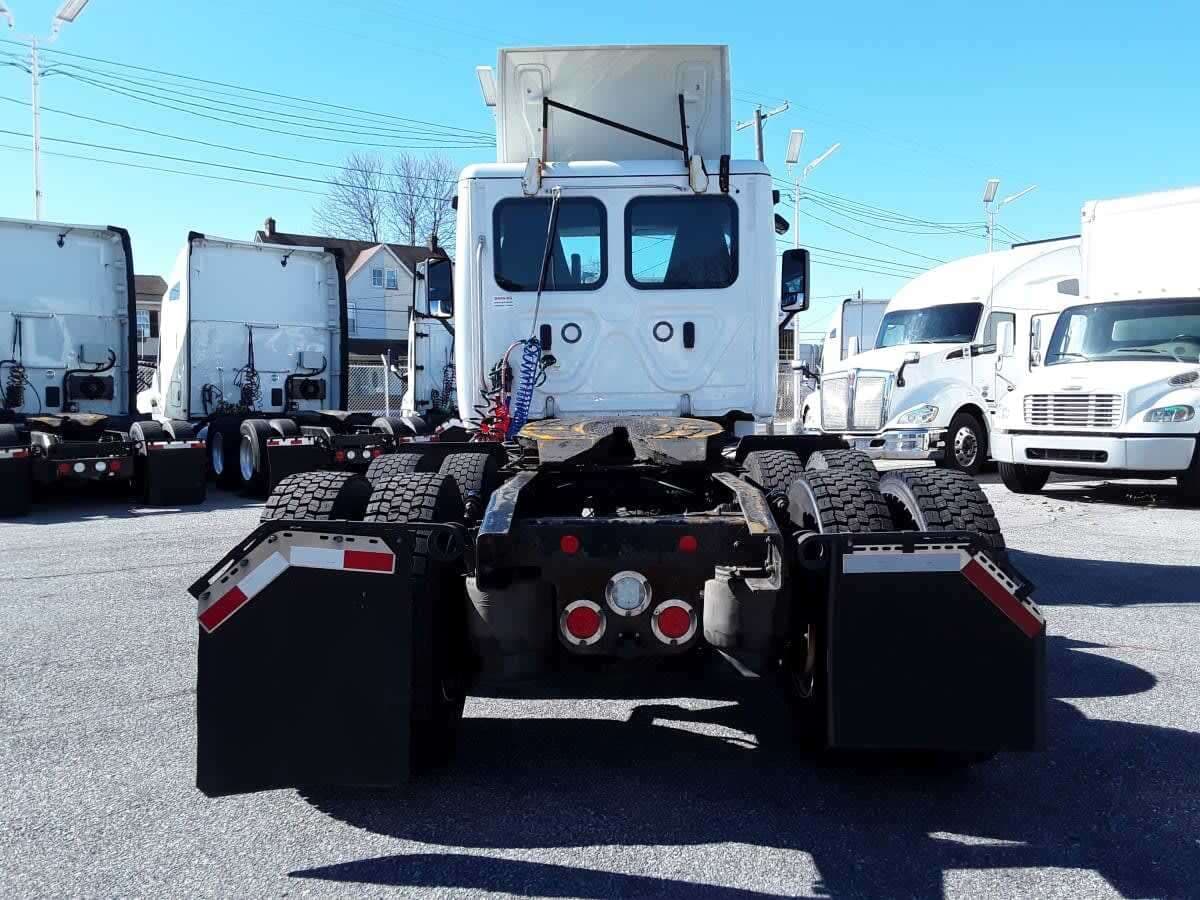 Used 2019 FREIGHTLINER Conventional - Day Cab - CASCADIA 125 For Sale image 7