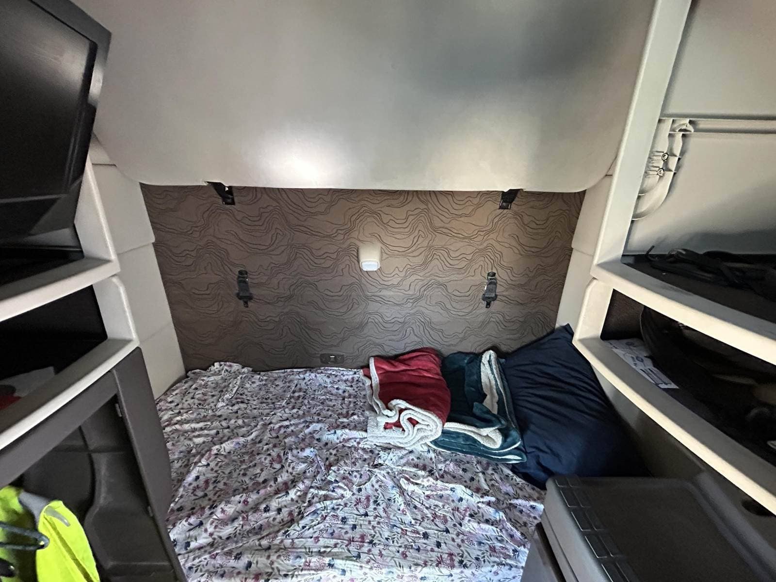 2016 Volvo VNL64T670 image 13