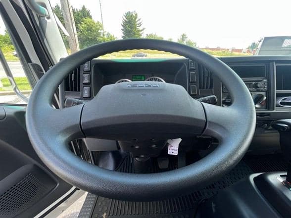 2024 Isuzu NRR image 29