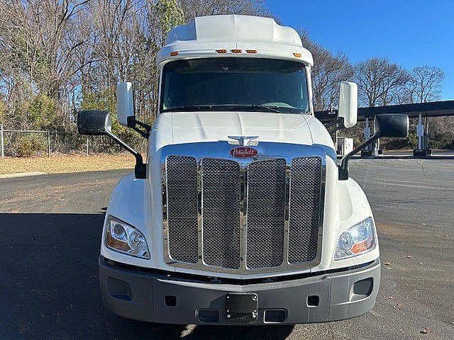 2021 Peterbilt 579 image 2